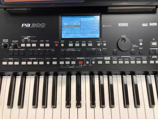 KORG - 61 KEY ARRANGER W/TOUCH SCREEN 2